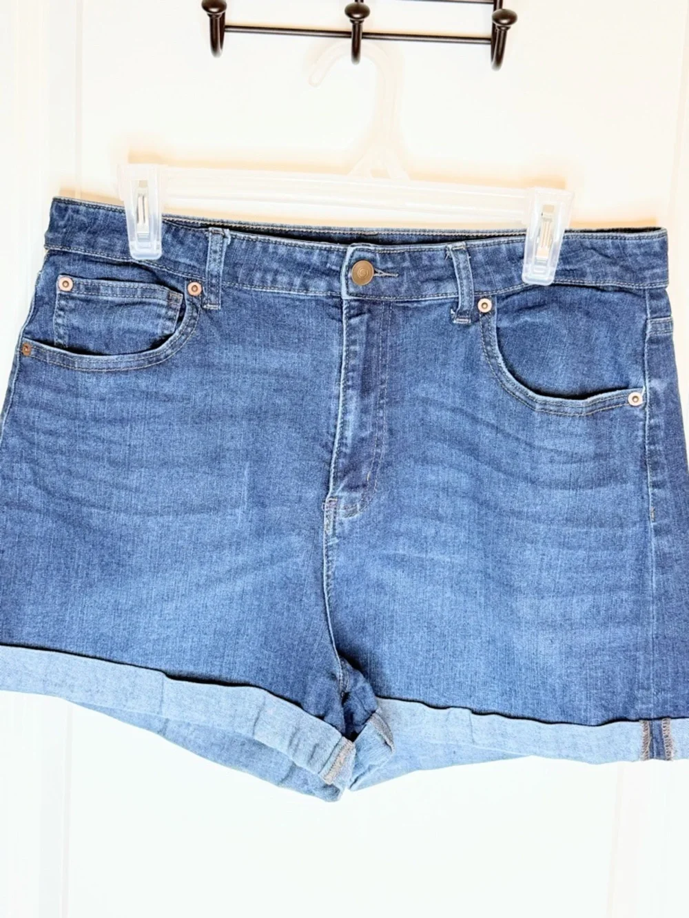 No Boundaries Denim Shorts Women Size 17 High Rise Cuffed Blue Stretch Jean - Picture 2 of 7